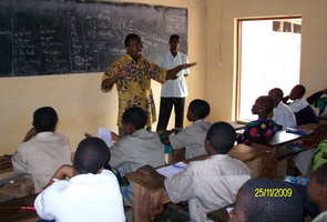 Activité de l'association LIRE au lycée de Zomayi à Kpalimé, Togo