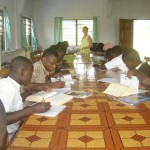 Atelier de lecture à la bibliothèque Ampâte Bâ.