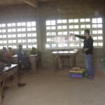 Mélanie invite une classe aux ateliers de lecture